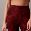 Weiche 7/8-Leggings mit abstraktem Sportprint Weiche 7/8-Leggings mit abstraktem Sportprint