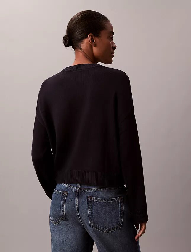 Weicher, locker sitzender Pullover mit Monogram Weicher, locker sitzender Pullover mit Monogram