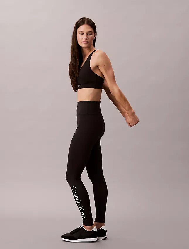 Weicher Sport-BH für mittlere Belastung Weicher Sport-BH für mittlere Belastung