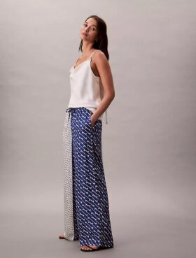 Weite Hose aus bedrucktem Viskose-Twill