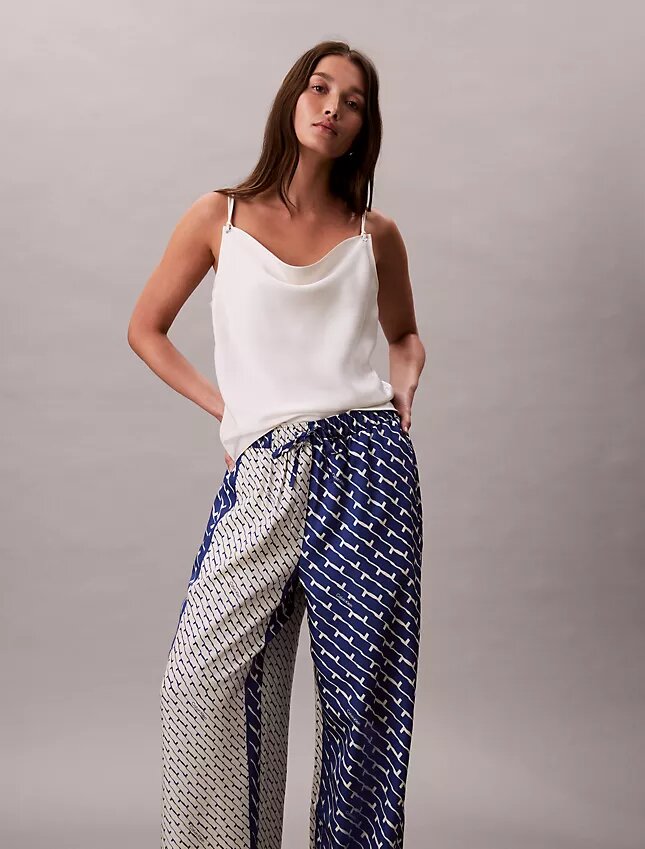 Weite Hose aus bedrucktem Viskose-Twill Weite Hose aus bedrucktem Viskose-Twill