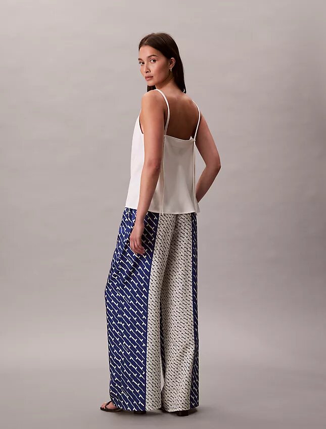 Weite Hose aus bedrucktem Viskose-Twill Weite Hose aus bedrucktem Viskose-Twill