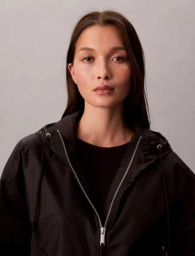 Windjacke mit Jacquard-Emblem-Logo Windjacke mit Jacquard-Emblem-Logo